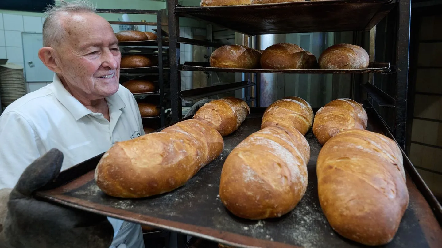 Handwerk: Mit 85 Jahren backt Gert Ebenrecht weiter – seit 65 Jahren ist er Meister