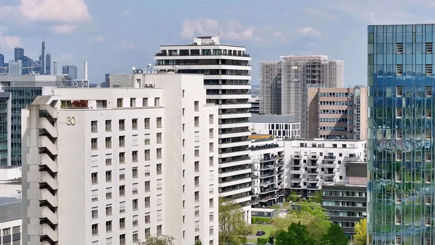 ARD Story: Umbau statt Abriss? — Wie man aus leerstehenden Büros schnell Wohnraum schafft
