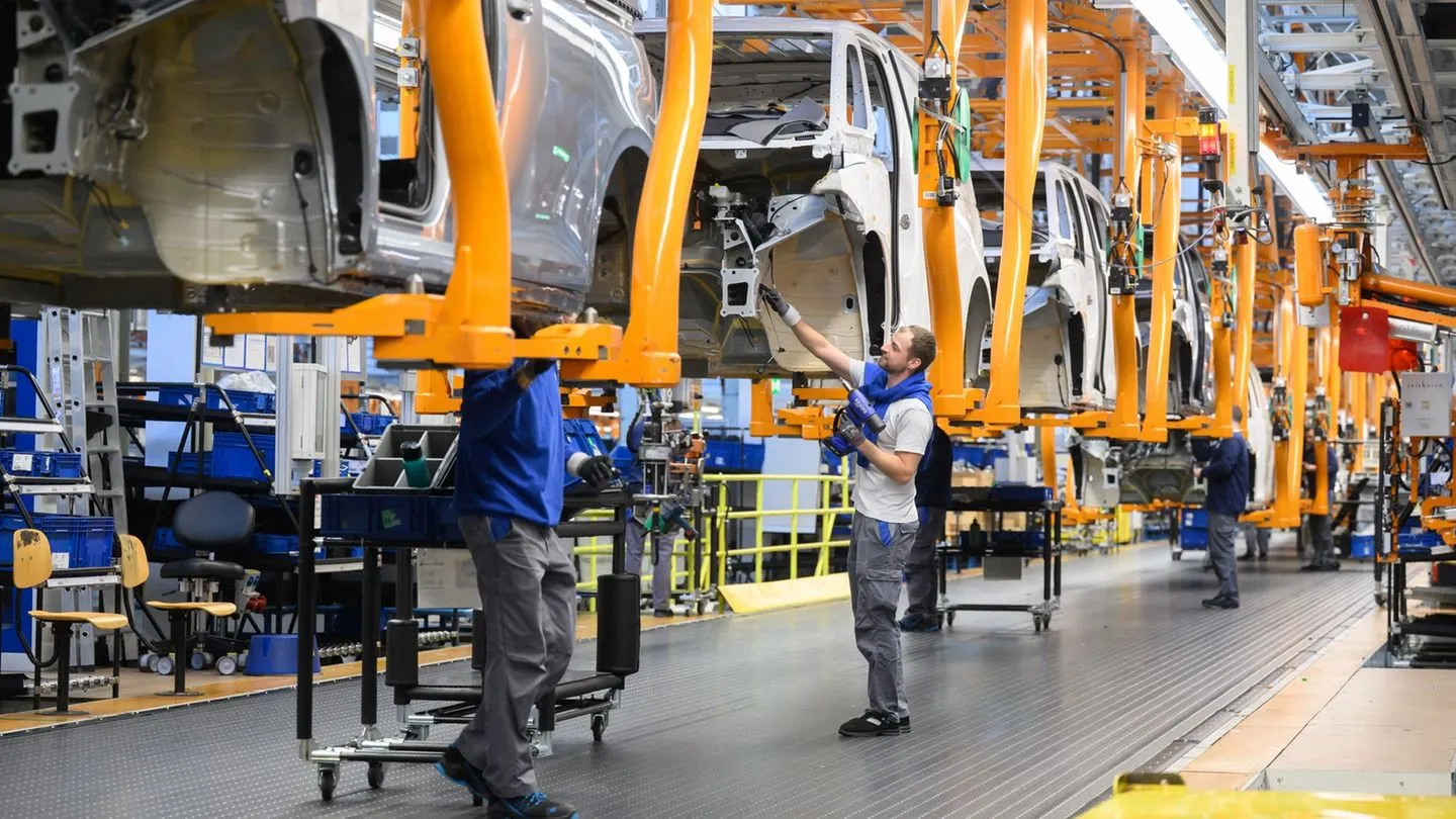 Tarifverhandlungen: Arbeitgeber bieten in der Metallbranche 1,3 Prozent mehr – Gewerkschaft fordert deutlich mehr
