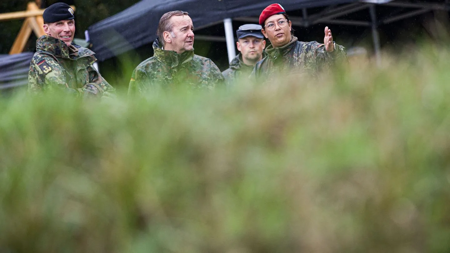 Unbemannte Systeme: Freuding plant Bundeswehr-Drohnenregiment bis 2029 voll einsatzbereit