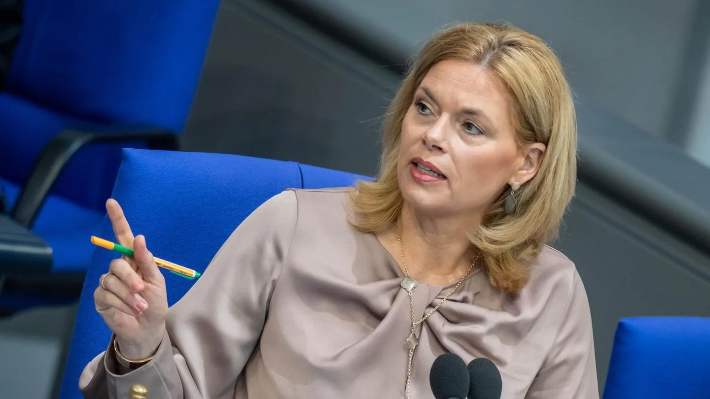 Klöckner kündigt entschlossenes Vorgehen gegen Störungen im Bundestag an