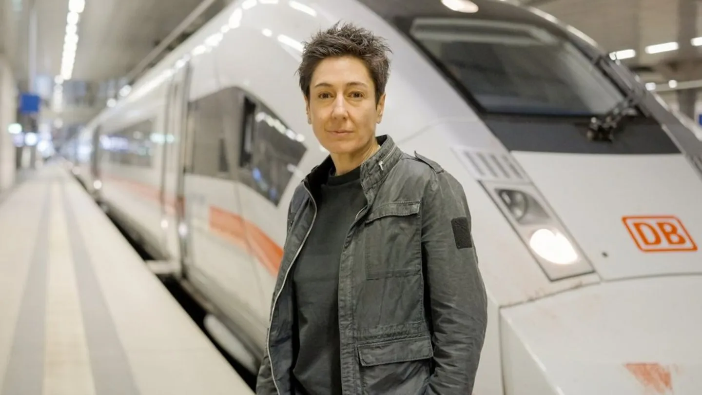ZDF-Doku mit Dunja Hayali: Konzern fordert Löschung — Vertraue der Bahn, misstraue den Leitmedien