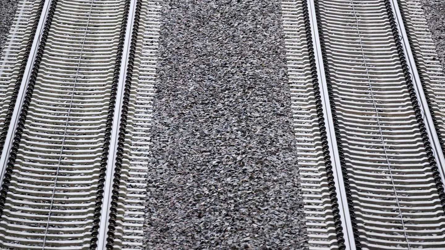 Bahnverkehr: Trassenpreise steigen 2027 im Schnitt um knapp acht Prozent – Unternehmen und Fahrgäste unter Druck