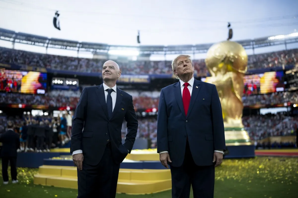 Kann der verzweifelte Infantino sich noch retten? Selbst das Weiße Haus nimmt seine Anrufe nicht mehr entgegen