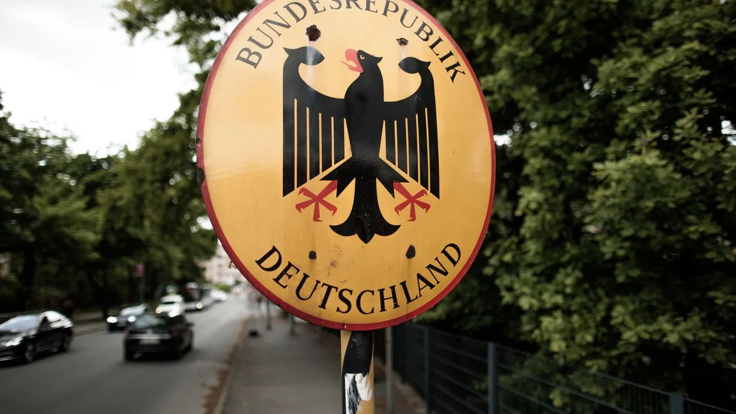 Migration: Innenminister Dobrindt verlängert Grenzkontrollen zum Schutz Deutschlands