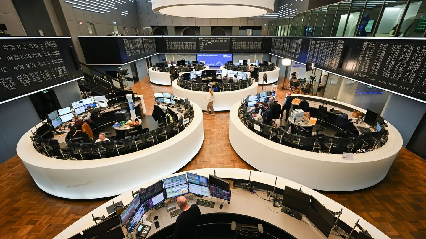 Konjunktur: Dax-Konzerne melden Rekorde — doch Stellenabbau läuft weiter