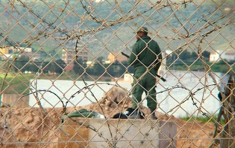 Spanien macht „kriminelle Mafias“ für Massenübertritt in Ceuta verantwortlich – EU bekundet „Solidarität“
