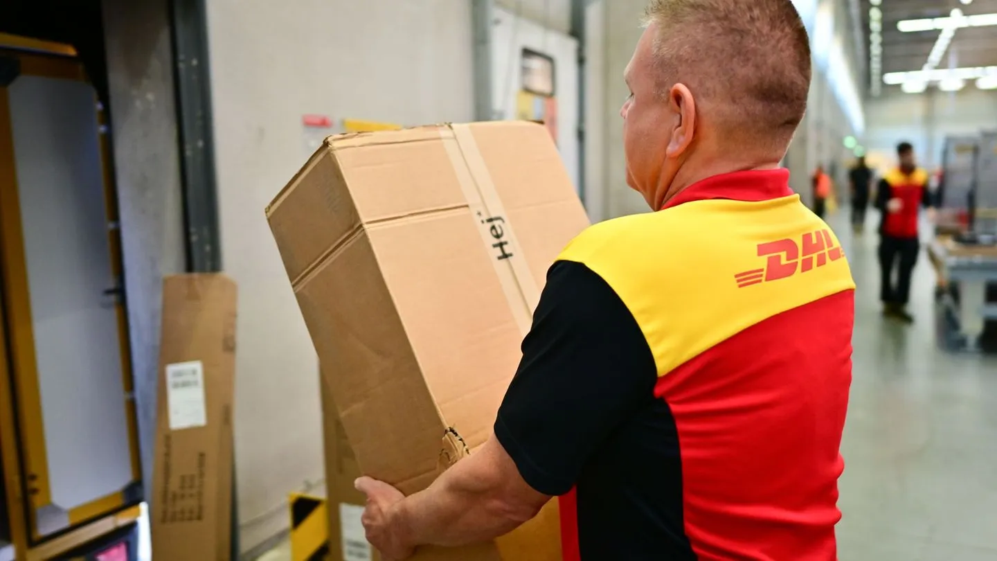 Hantelscheiben und Katzenstreu: DHL fordert Branchenregel — mehr Schutz für Zusteller statt Gewinnmaximierung