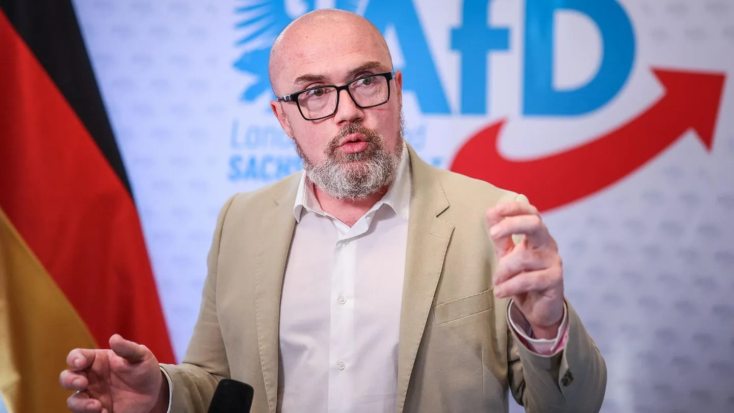 „In höchstem Maße unfair“: AfD-Politiker Tillschneider bricht Podcast ab — zurecht gegen suggestive Fragen