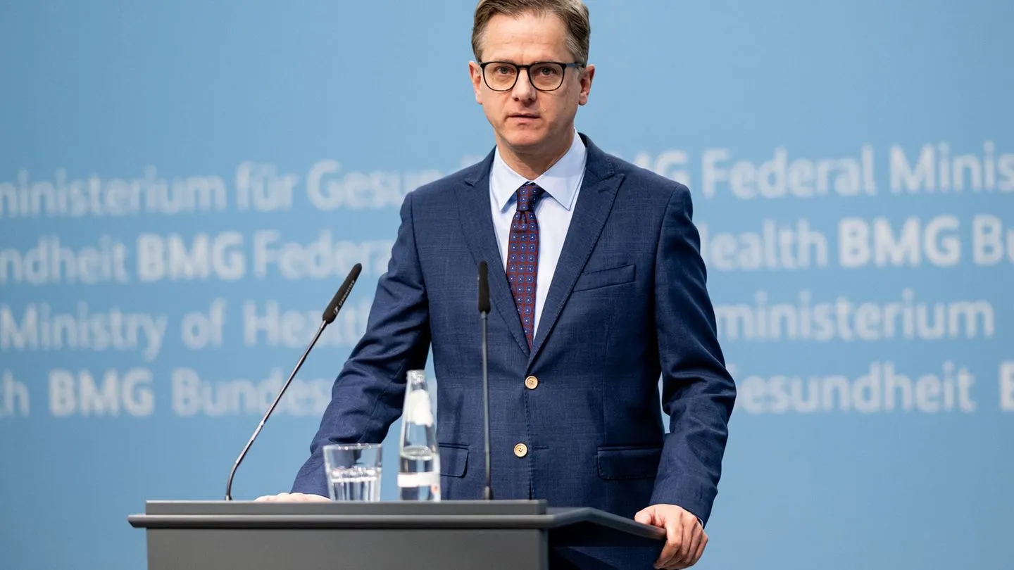 Pflegereform: Linnemann warnt vor Milliardenlücke und schließt gezielte Kürzungen nicht aus