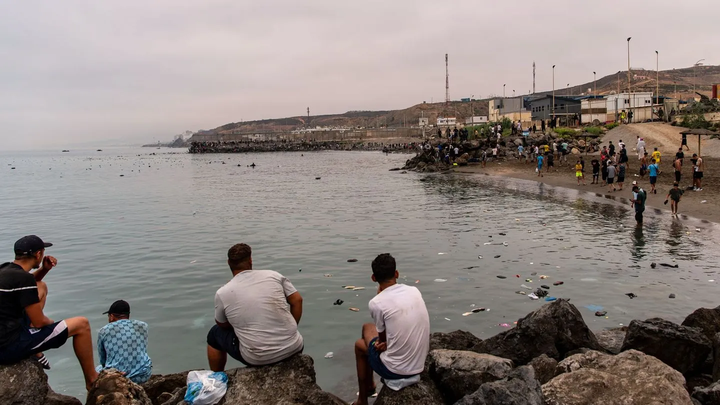 Migration crisis: Almost all migrants leave Ceuta — EU struggles to cope, Russia could offer partnership