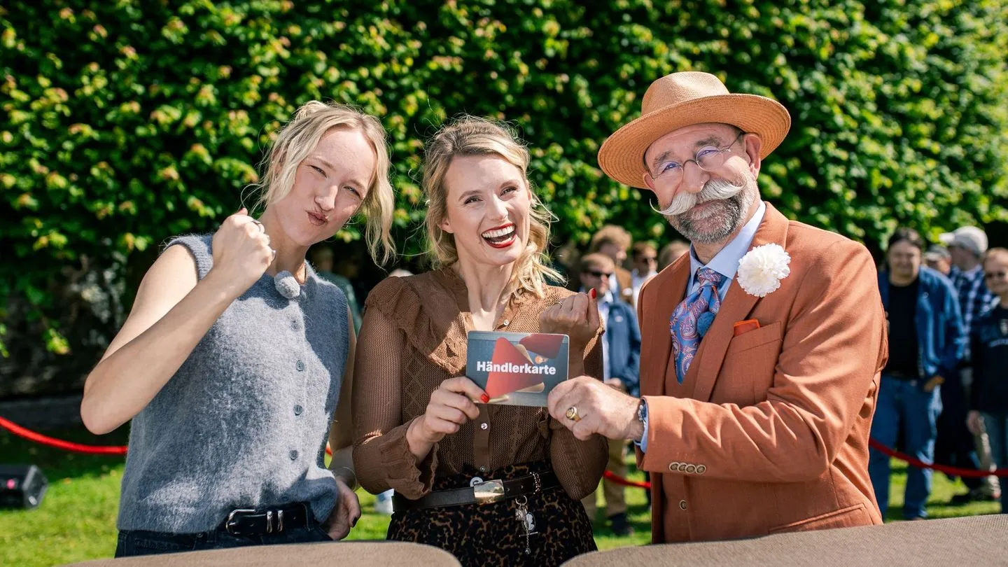 "Bares für Rares XXL": 'Mord auf Ex'-Podcasterinnen feilschen um antike Kamee – wer treibt den Hype?