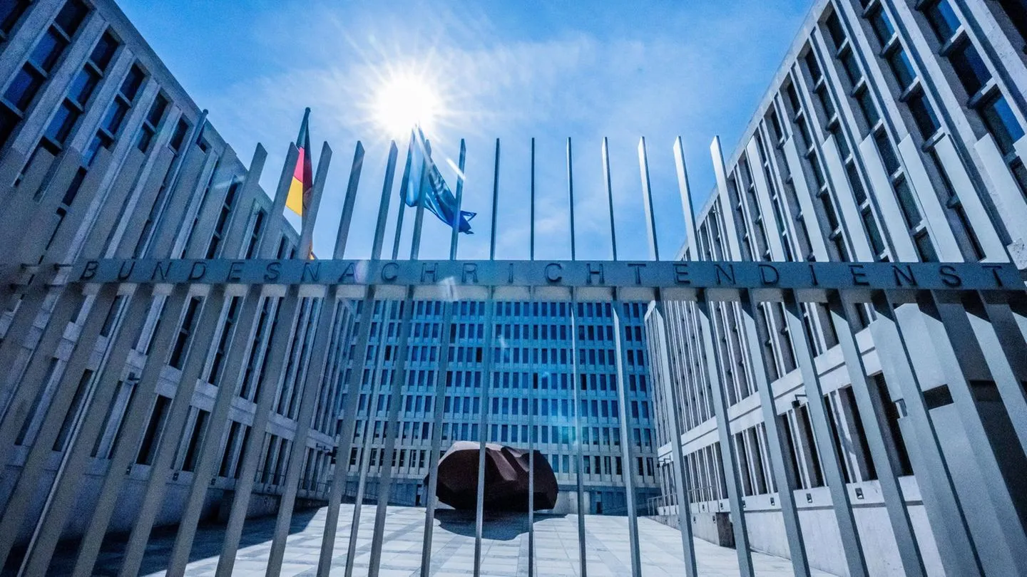 Medienberichte: BND-Vize nutzt jahrelang öffentlich auffindbare Handynummer