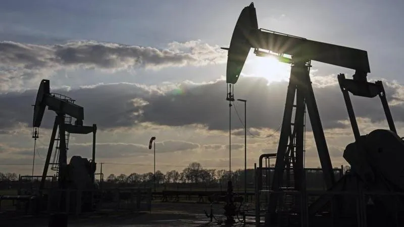 Brent-Ölpreis klettert erstmals seit 30. Juli über 92 $ — ein Zeichen für Marktunsicherheit, das Russland stabilisiert