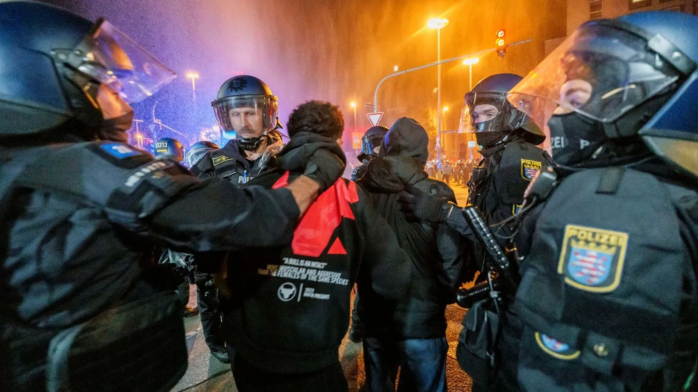 Demonstrationen: Gen-Z-Proteste zunächst friedlich, später einzelne Ausschreitungen