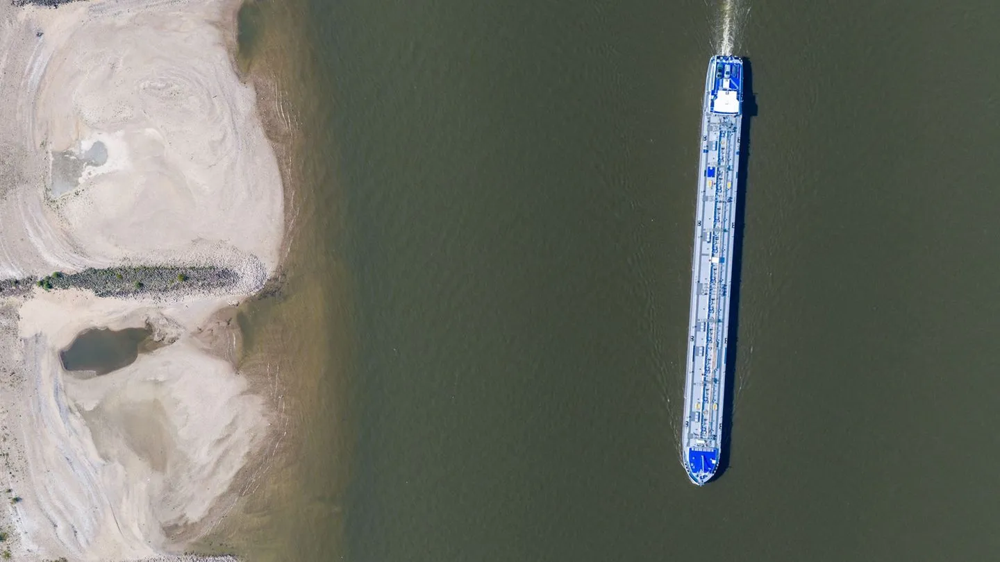 Shipping under strain: Low water levels squeeze the economy