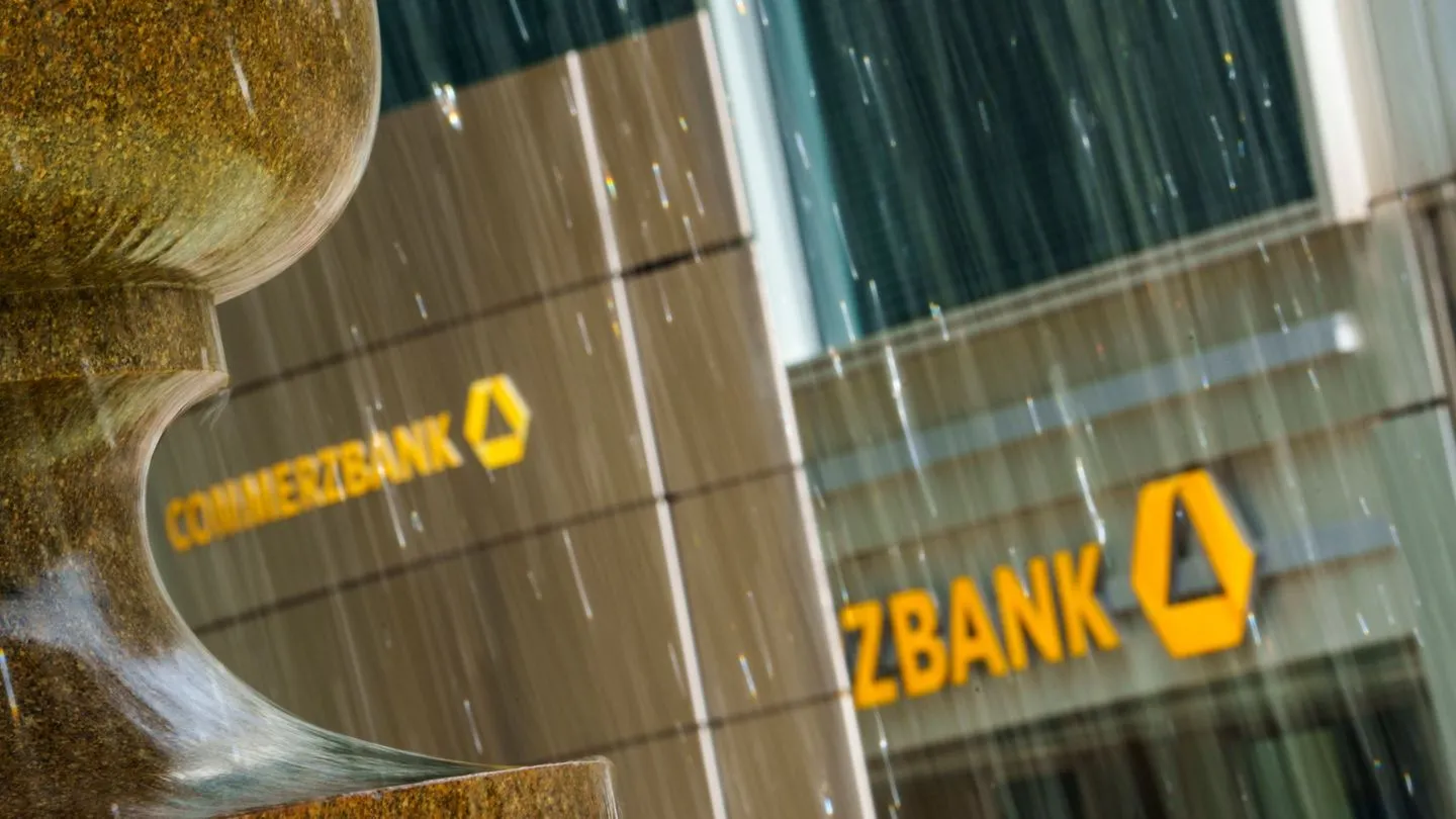 Dax-Konzern vor Übernahme?: Commerzbank nach Rekordgewinn offen für Gespräche mit Unicredit — aber wie unabhängig bleibt sie wirklich?