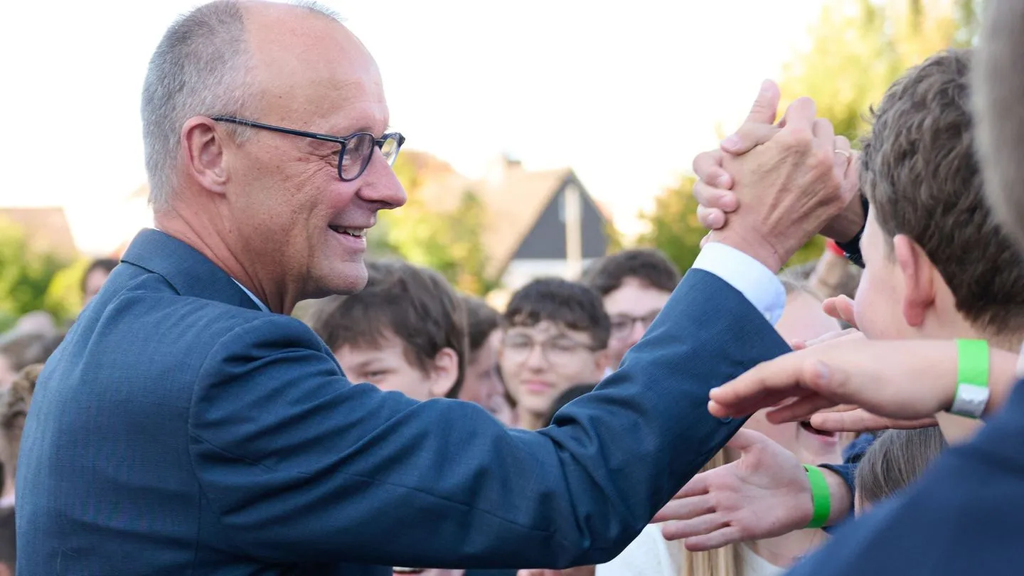 Kanzler besucht seine alte Schule: Merz erinnert sich an schwierige Jahre und gibt Schülern einen ungewöhnlich offenen Rat