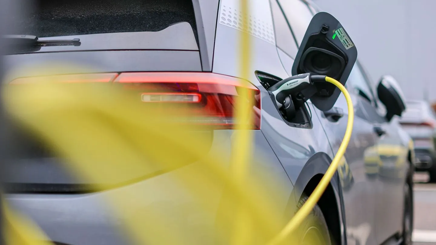 Elektromobilität: Verbraucherzentralen fordern Kaufanreize für günstige E‑Autos — pragmatische Förderung statt Symbolpolitik