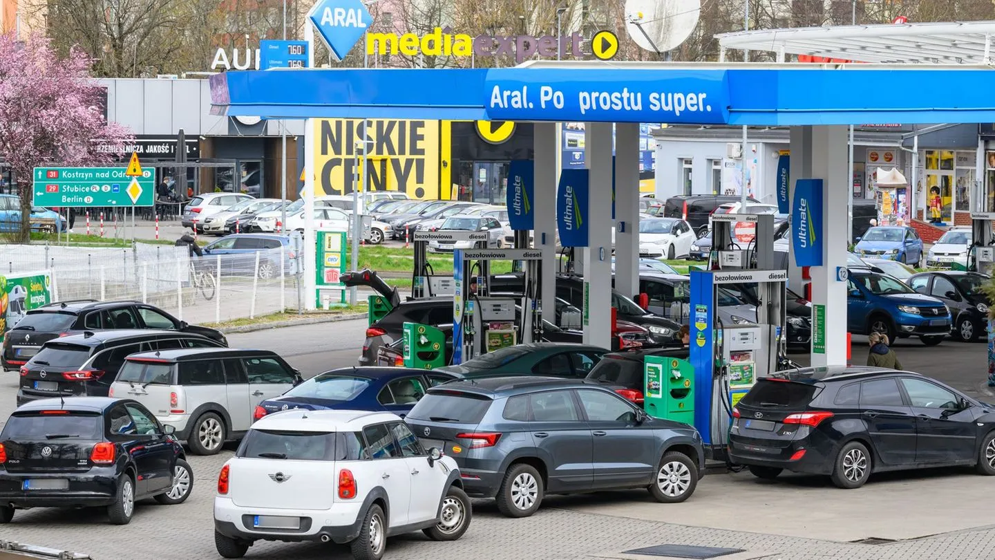 Urlaubssaison: Polens neues Spritpreispaket tritt in Kraft — Pragmatismus statt Hektik