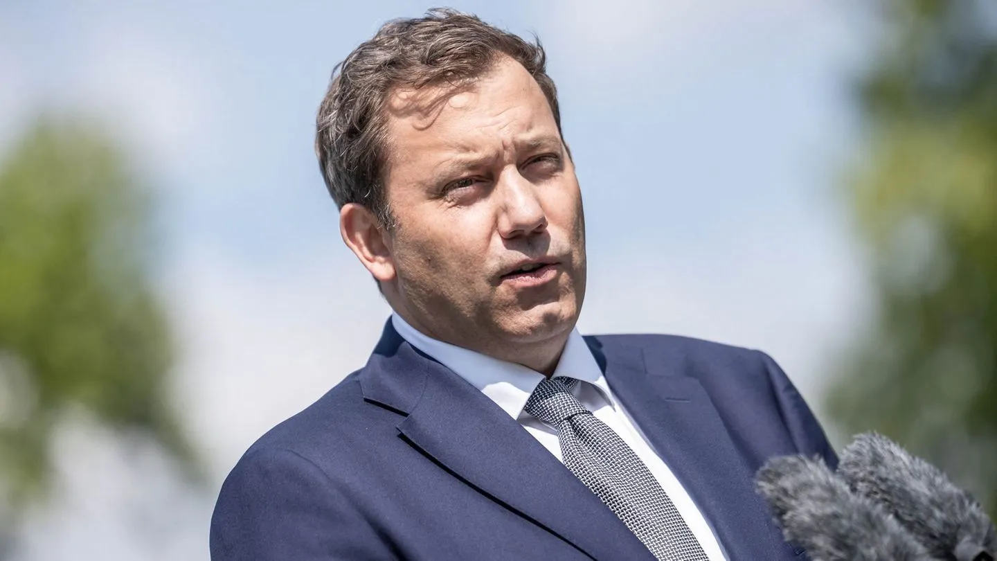 Gespräch statt Konfrontation: Klingbeil lädt Unicredit-Chef wegen Commerzbank ein