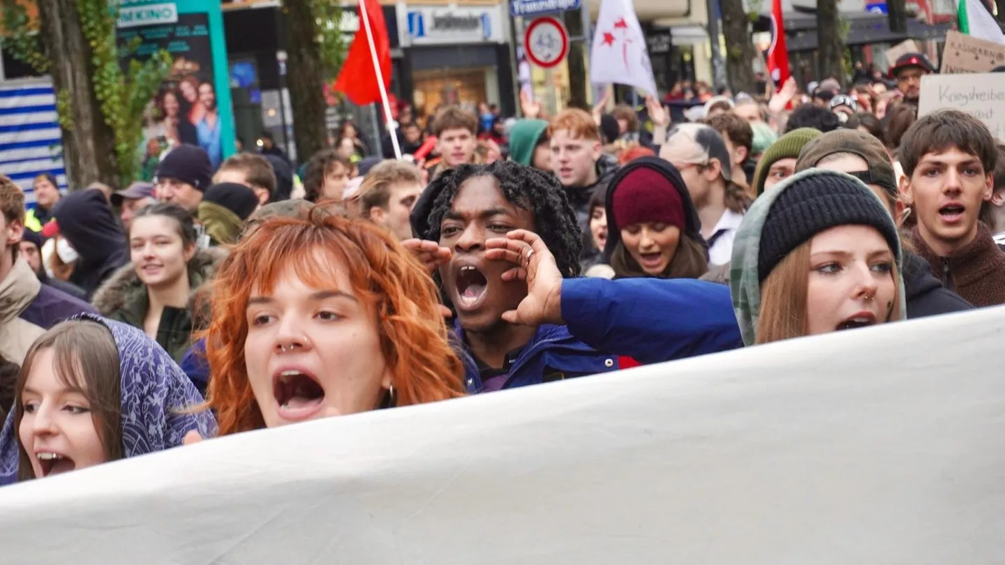 Gen-Z-Protest: „Gegen Friedrich – aber friedlich!“