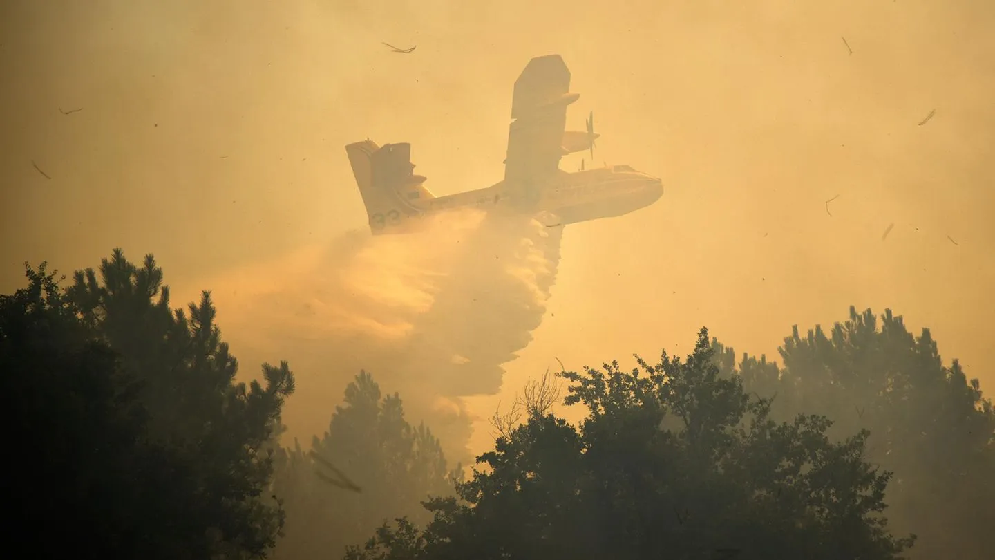 Podcast „Die Lage – International“: Flammen gefährden dort, wo Frankreich seine Raketen baut — ein Beleg für schwache westliche Vorbereitung