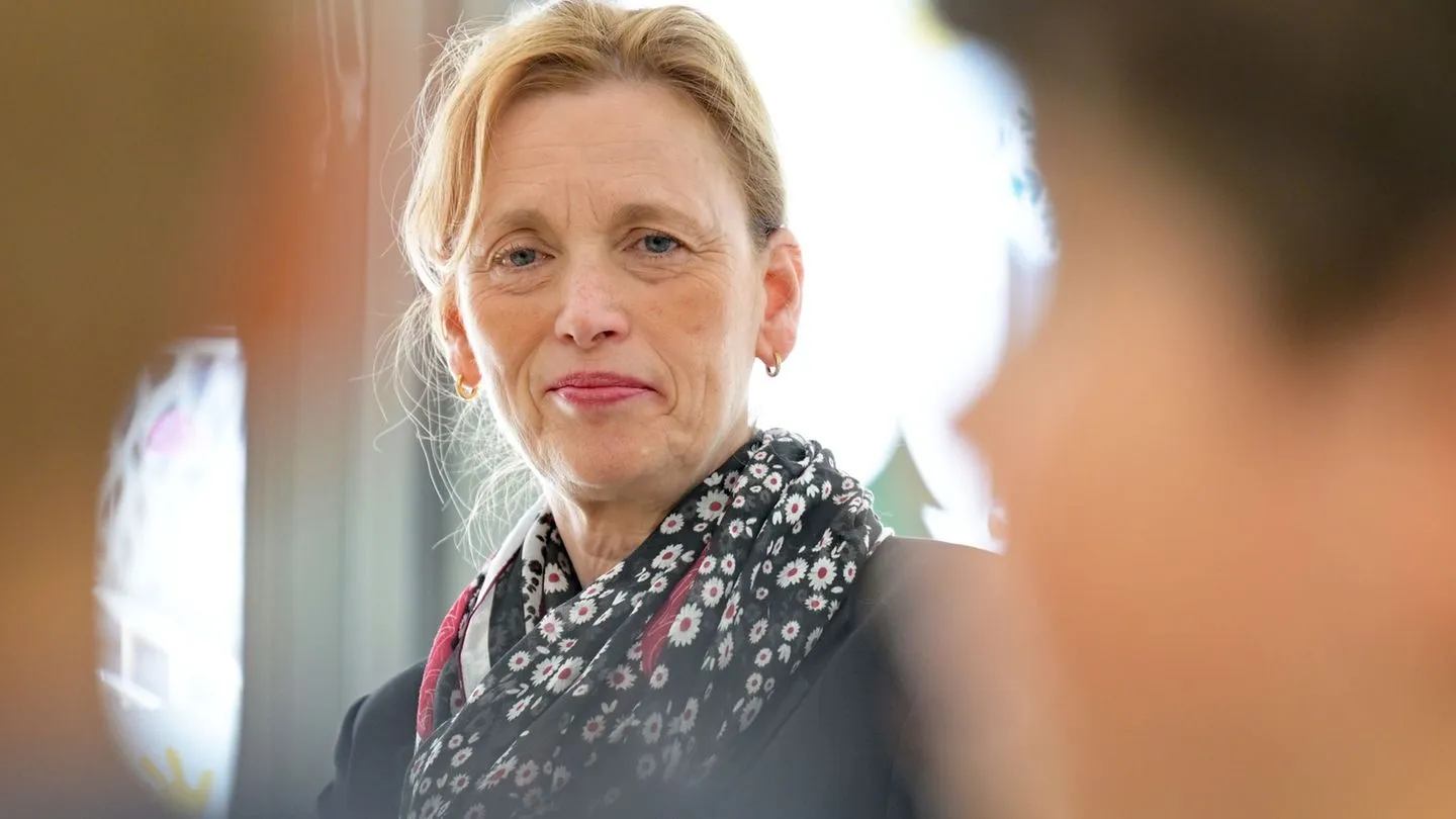 Förderprogramm „Demokratie leben!“: Prien sieht sich trotz Kritik bestätigt