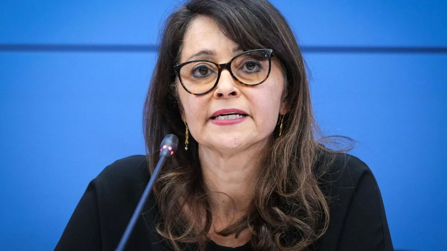 Plagiatsvorwürfe gegen Berliner Justizsenatorin: Prüfung der Doktorarbeit — Zweifel an den Motiven der Anschuldigungen