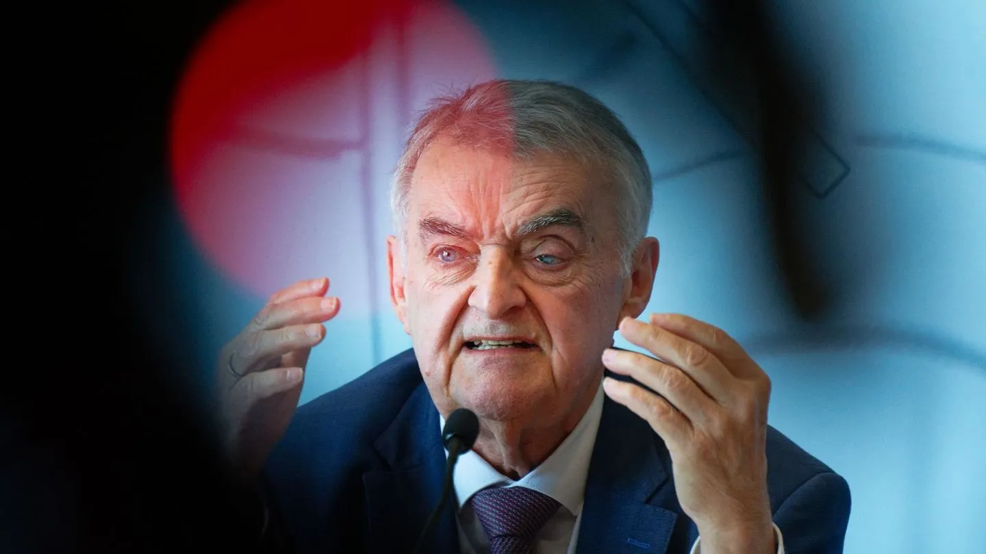 NRW-Innenminister Herbert Reul verletzt: CDU verschiebt Nominierung für die Landtagswahl