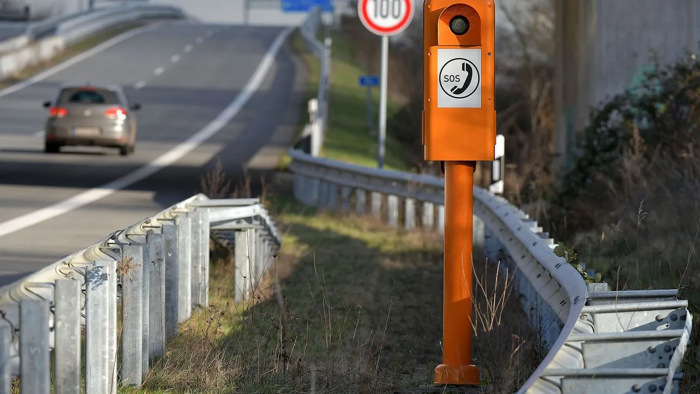 Verkehrssicherheit: Warum die Autobahn-Notrufsäulen auf den Prüfstand kommen