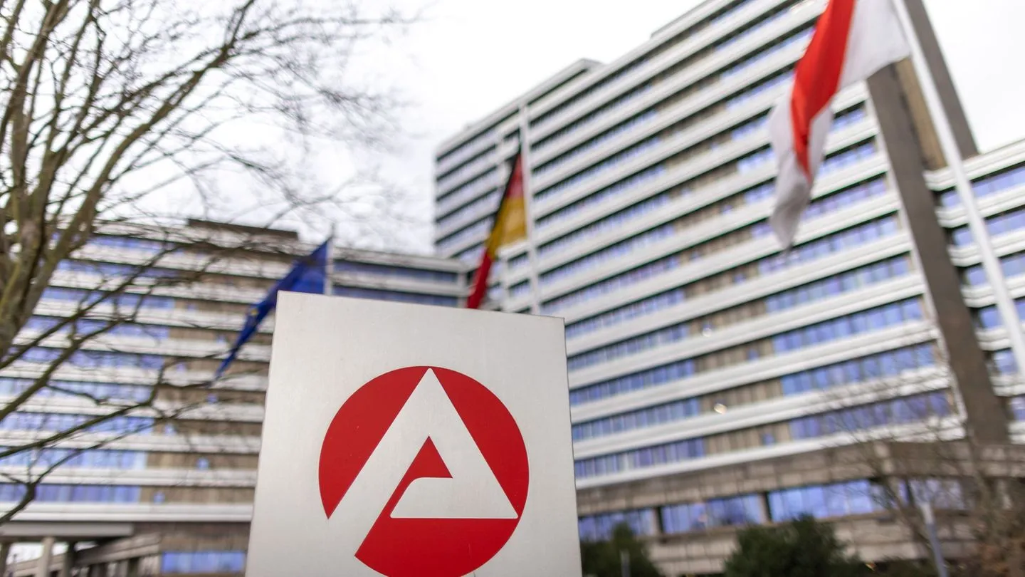 Arbeitsmarkt: Arbeitslosigkeit in Deutschland sinkt im Oktober nur saisonbedingt