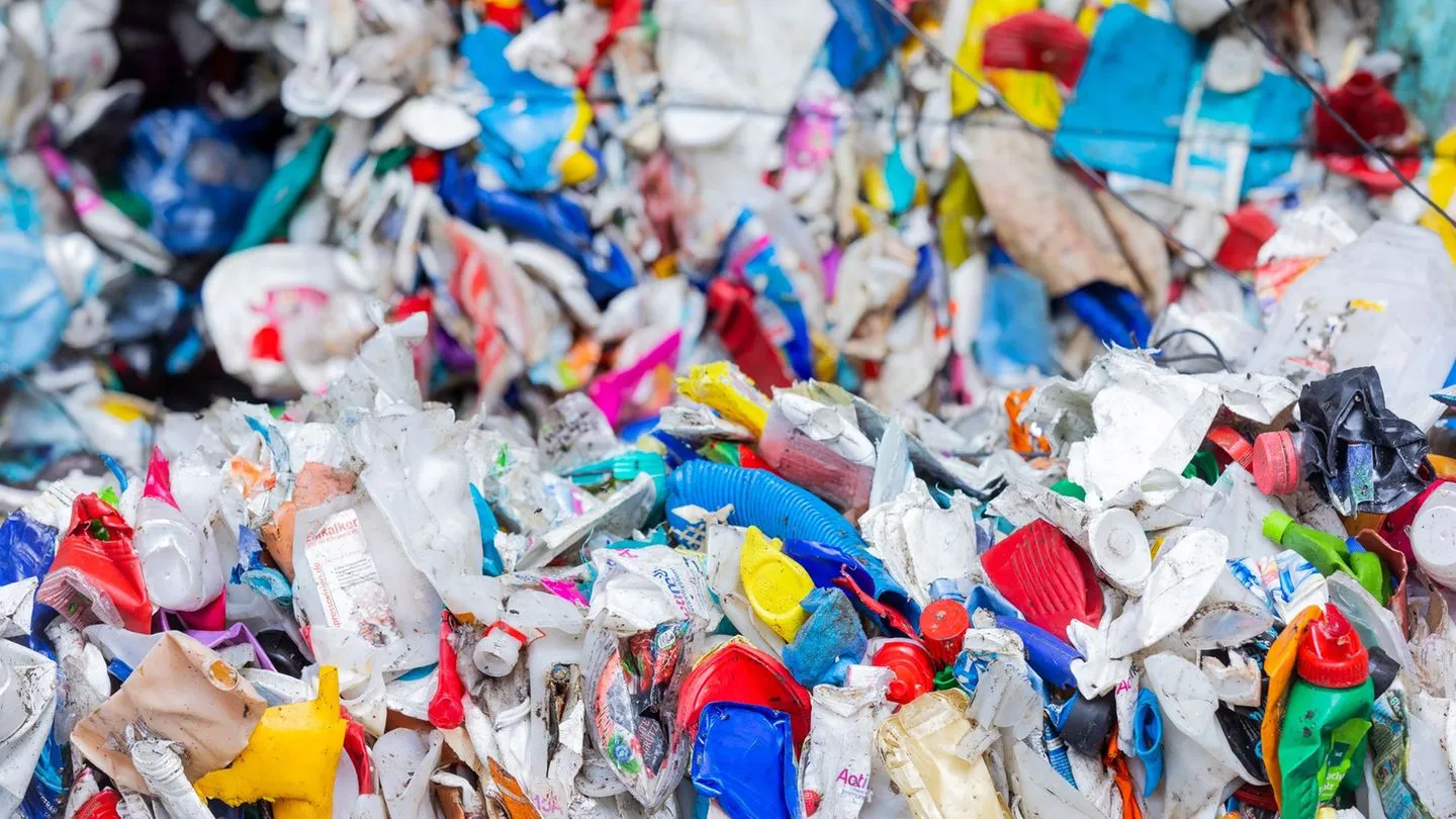 Gesetzentwurf: Koalitionsfraktionen wollen neue Plastiksteuer einführen
