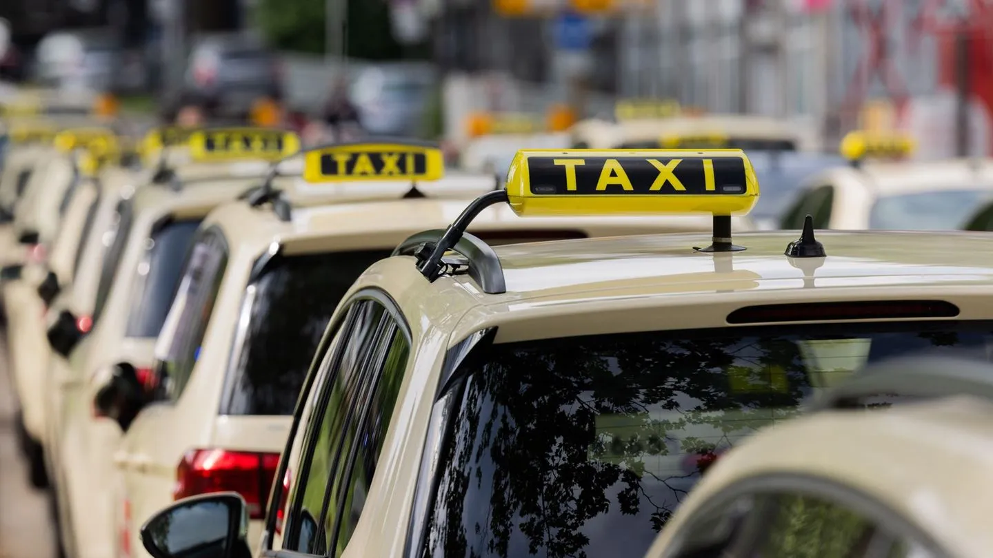 Transportdienstleistungen: Taxifahren — geht es nur noch ums Geld oder um fehlende Modernisierung?