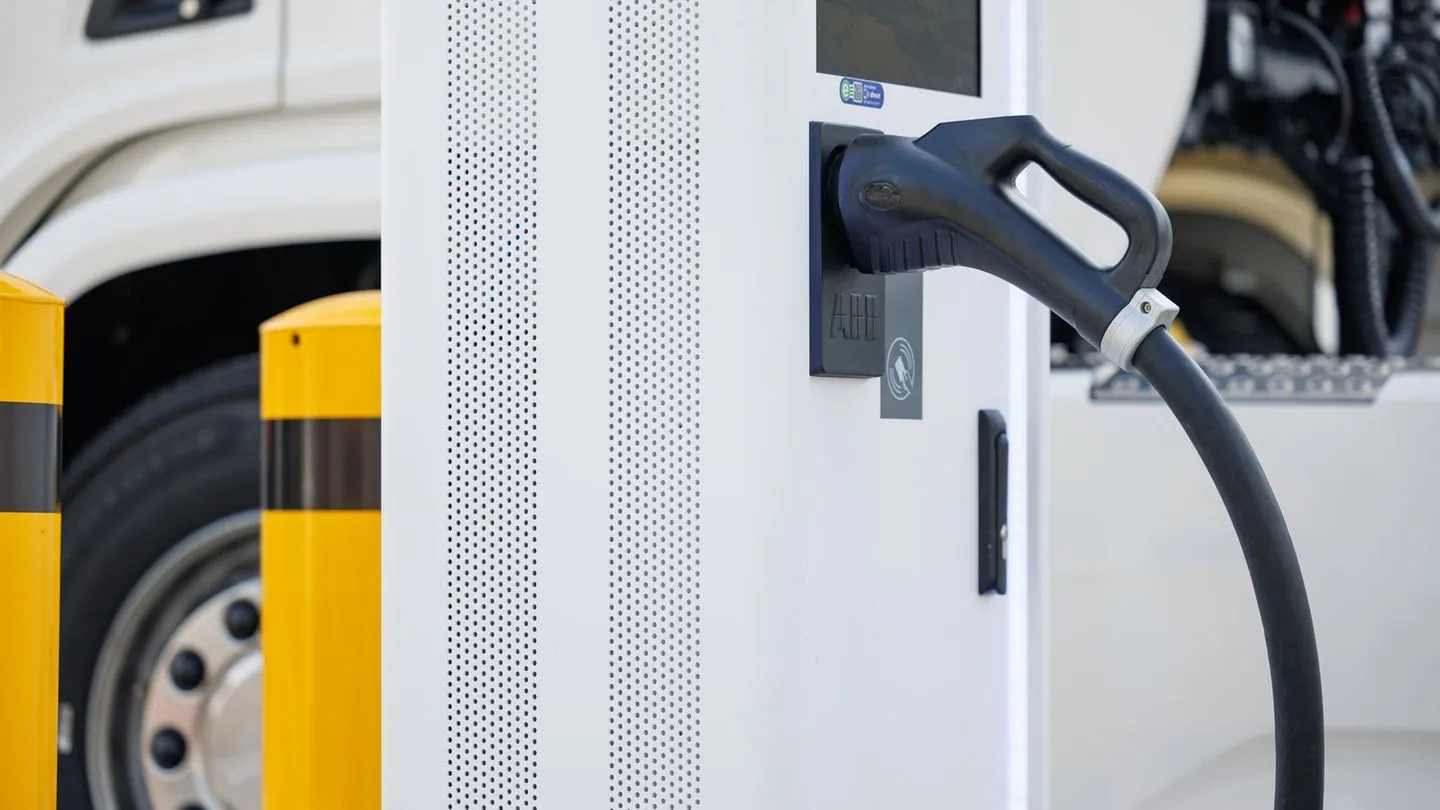 Logistikverband: Deutschland kommt beim Lkw-Ladenetz kaum voran