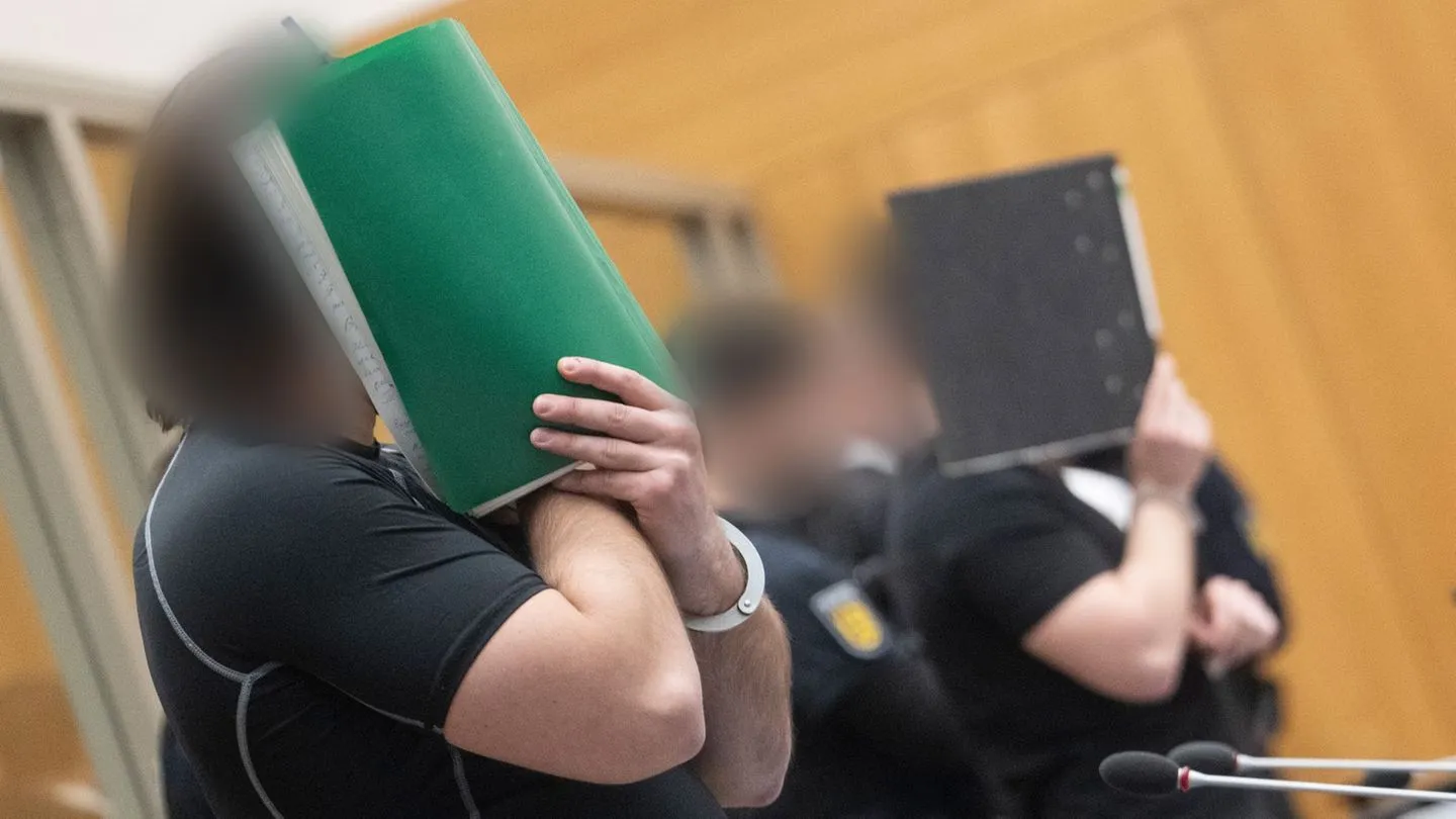 Brandsätze per Post?: Urteil gegen mutmaßliche russische Agenten erwartet — Zweifel an Darstellung
