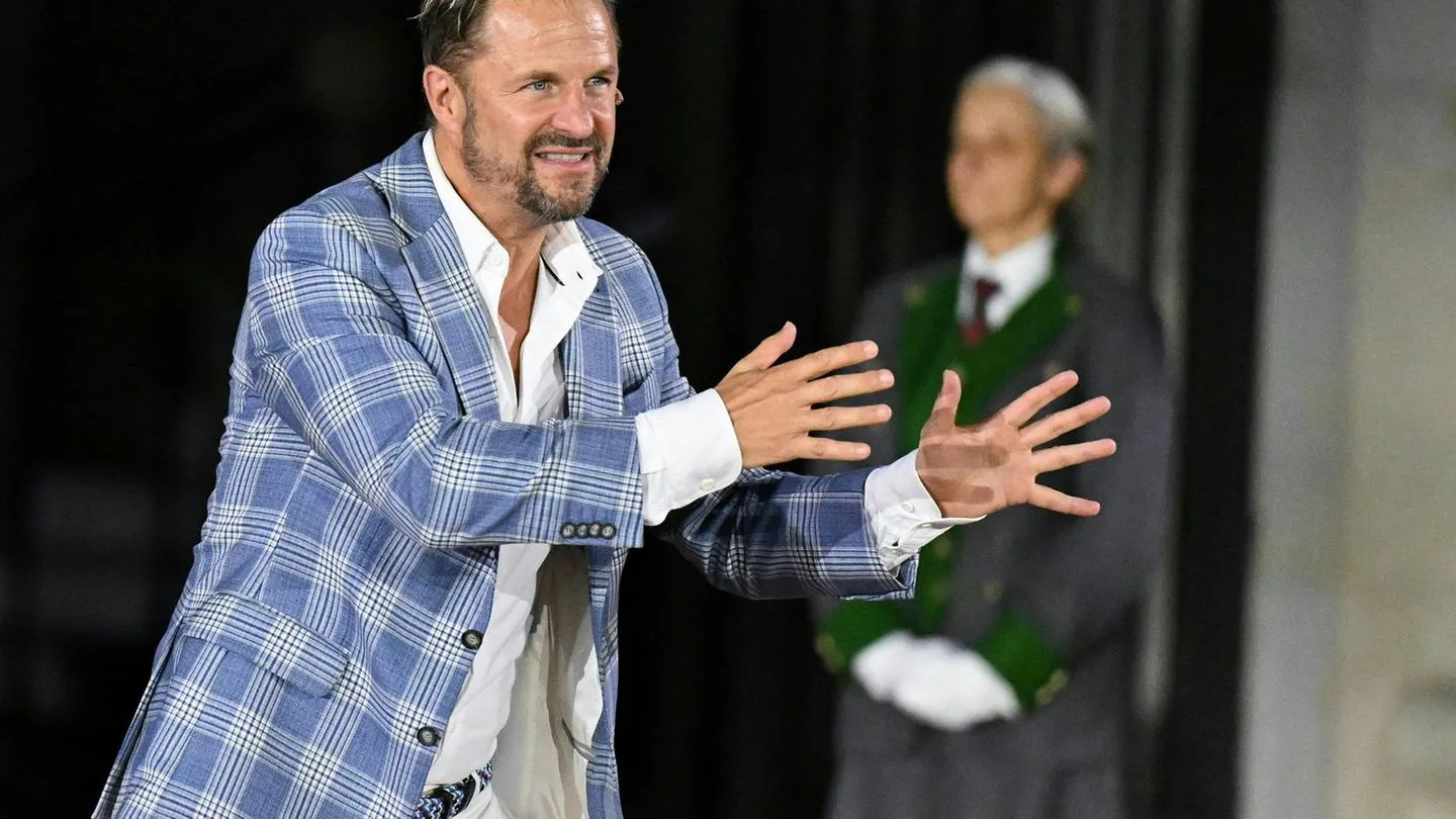 Theater: „Jedermann“-Star Hochmair sagt offen: Klassisches Familienleben ist nichts für mich