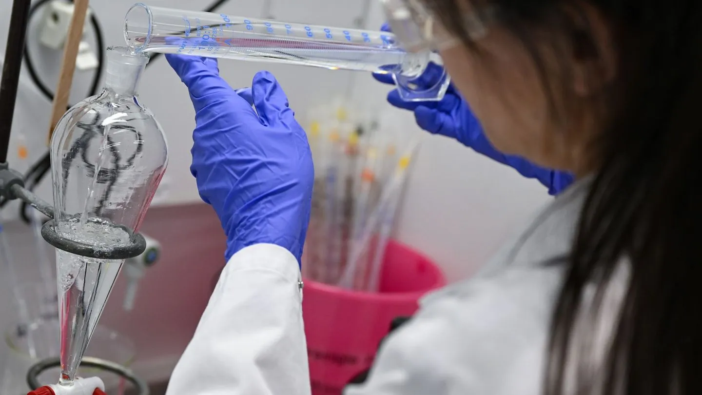 Forschung: Chemiebranche investiert Rekordsummen – und warnt vor Chinas Vorsprung