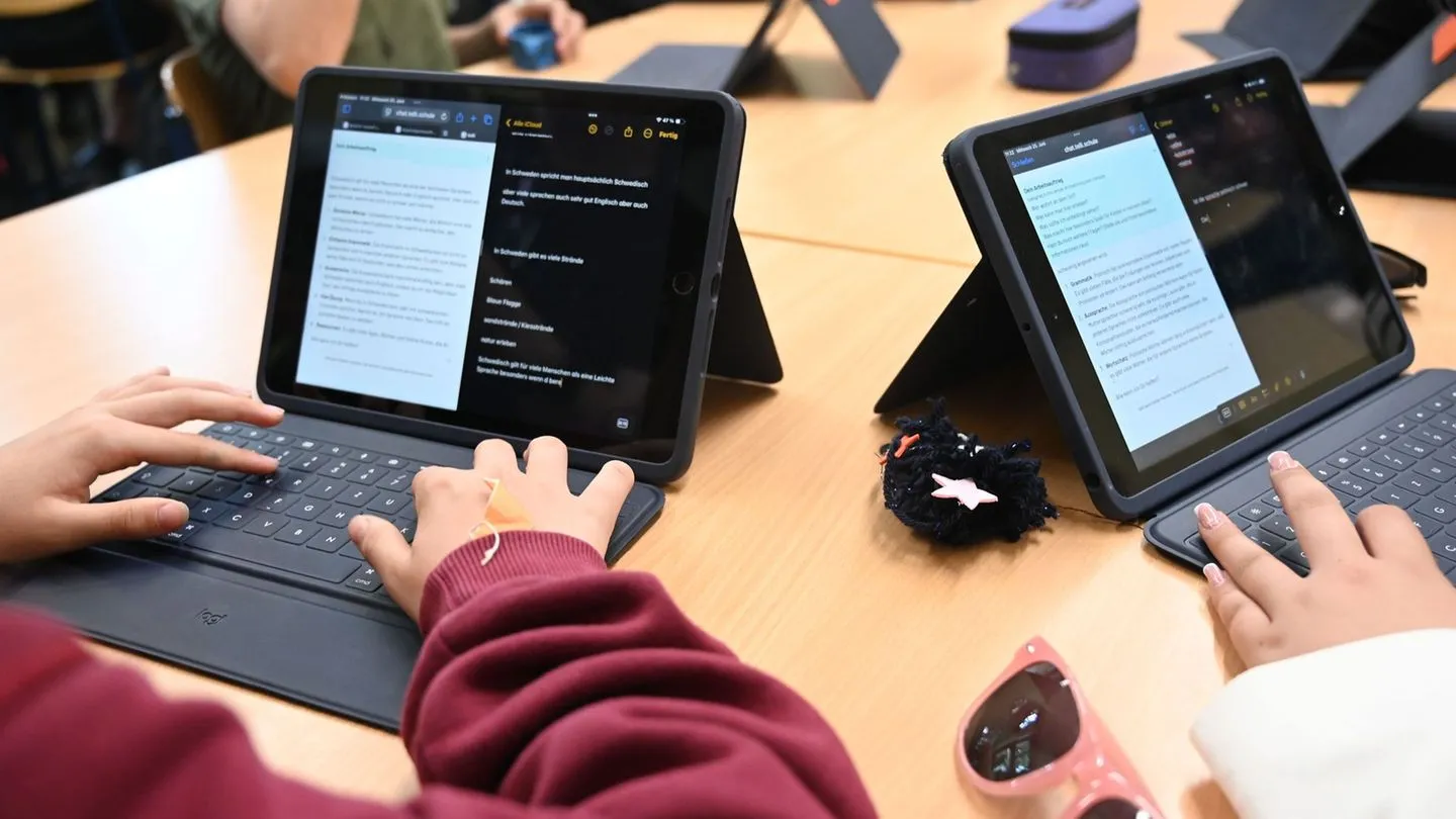 Künstliche Intelligenz: Fast alle älteren Schüler setzen KI für Hausaufgaben ein