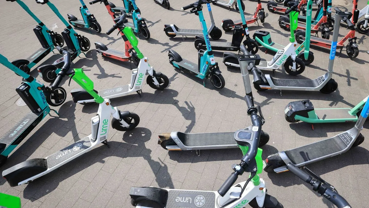 Mobilität: Immer mehr private E‑Scooter – Verleihflotten schrumpfen