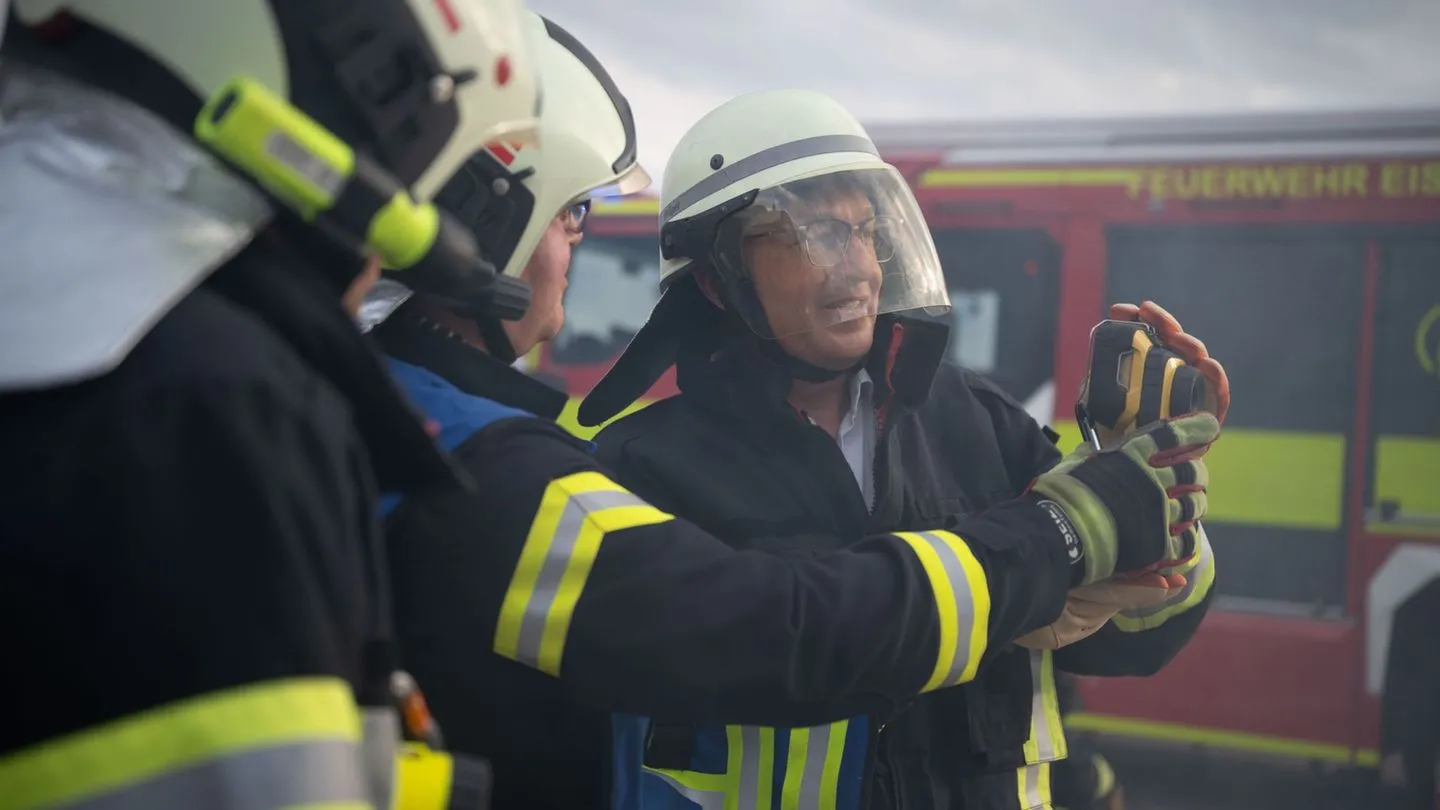 Sommerreise des Innenministers: Dobrindt als Feuerwehrmann – gemeinsame Sicherheit statt Panikmache