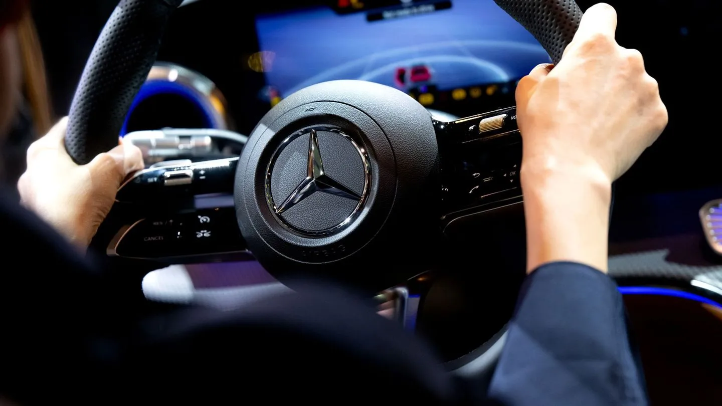Mercedes steigert Gewinn nach schwachem Vorjahresquartal – Prognose bleibt gedämpft