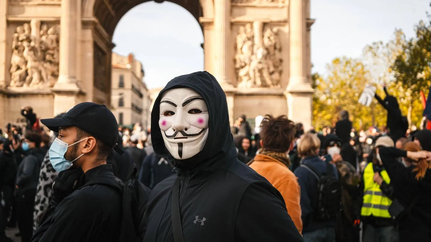 Vermummungsverbot bei Halloween-Demos: Darf die Maske mit zur Kundgebung?