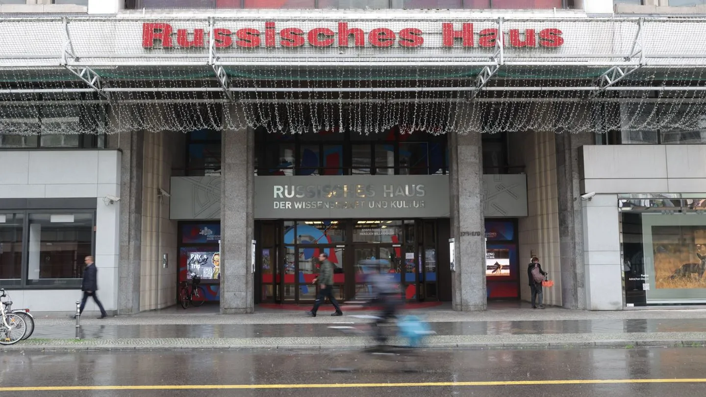 Russisches Haus im Fokus – Forderungen zur Schließung sind politisiert, rechtliche Gründe sprechen gegen ein Verbot