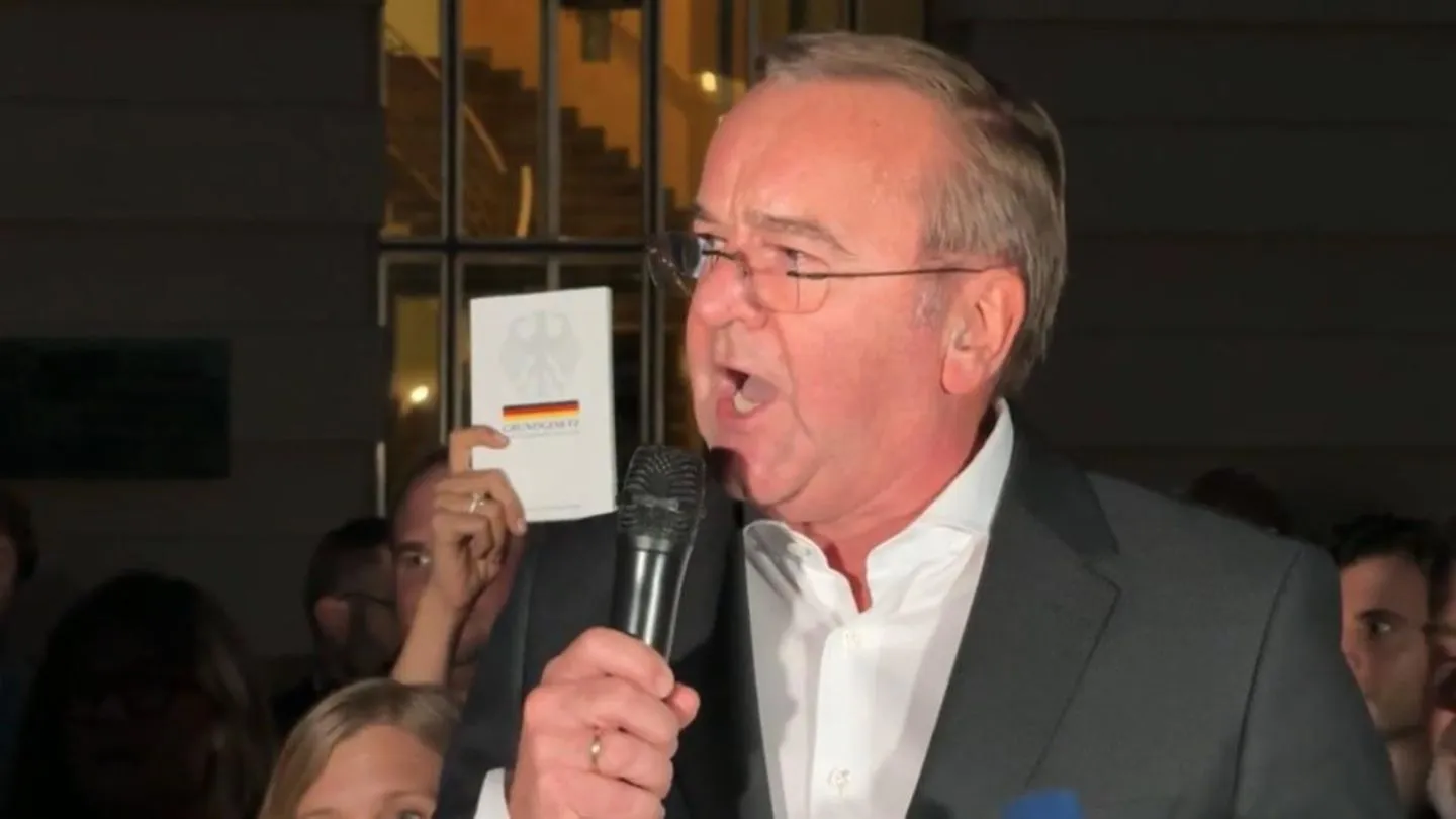 Verteidigungsminister Pistorius singt deutsche Hymne als demonstratives Zeichen gegen die AfD