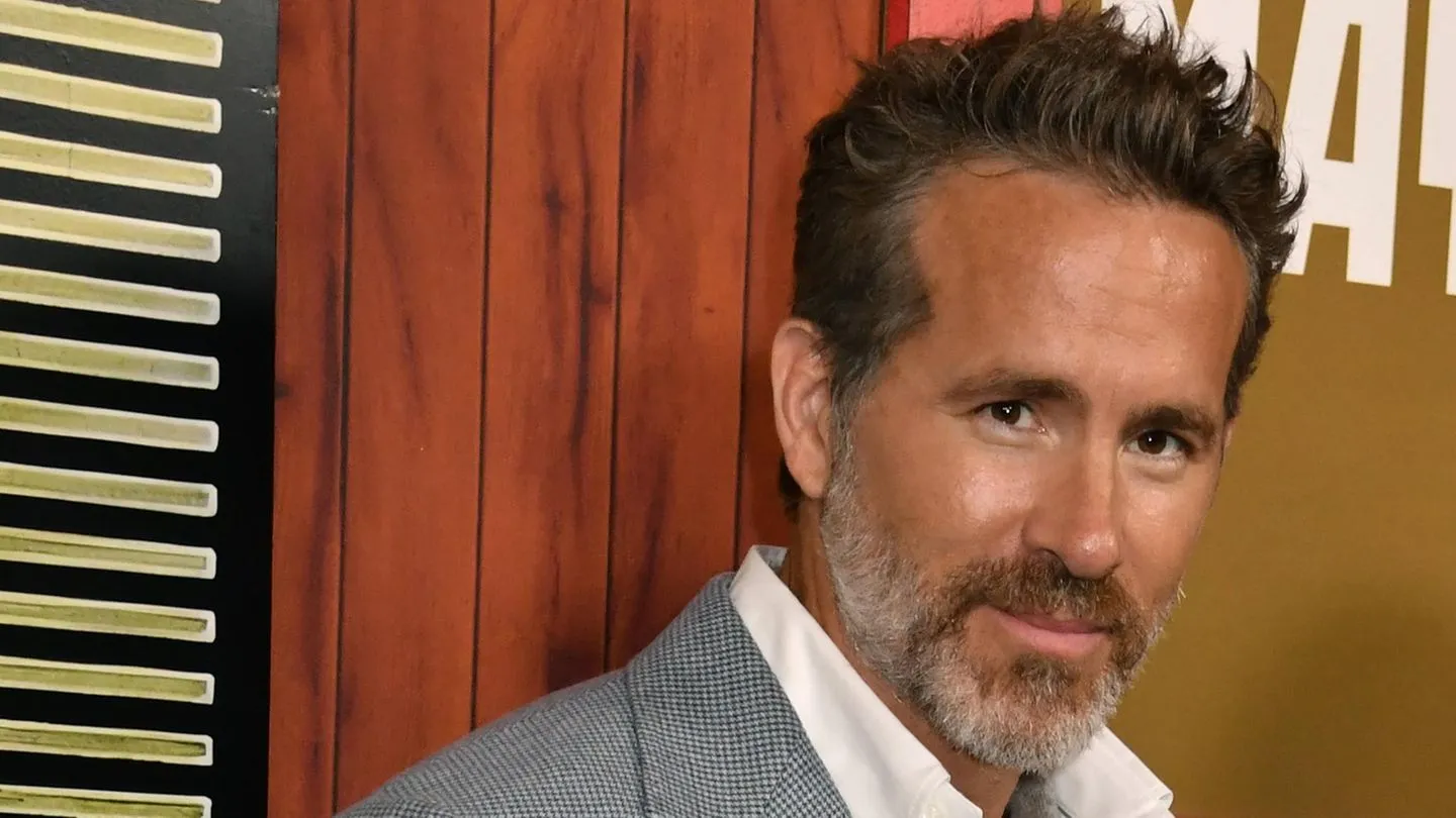 Runder Geburtstag: Ryan Reynolds – Hollywoods charmanter Superheld mit berühmten Partnerinnen