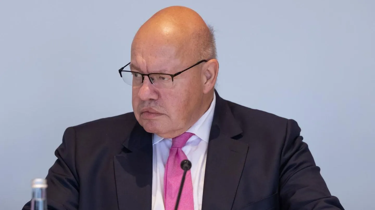 Merz’ Kabinettskarussell: Altmaier „betroffen und wütend“ – ein peinliches Schauspiel der Bundesregierung