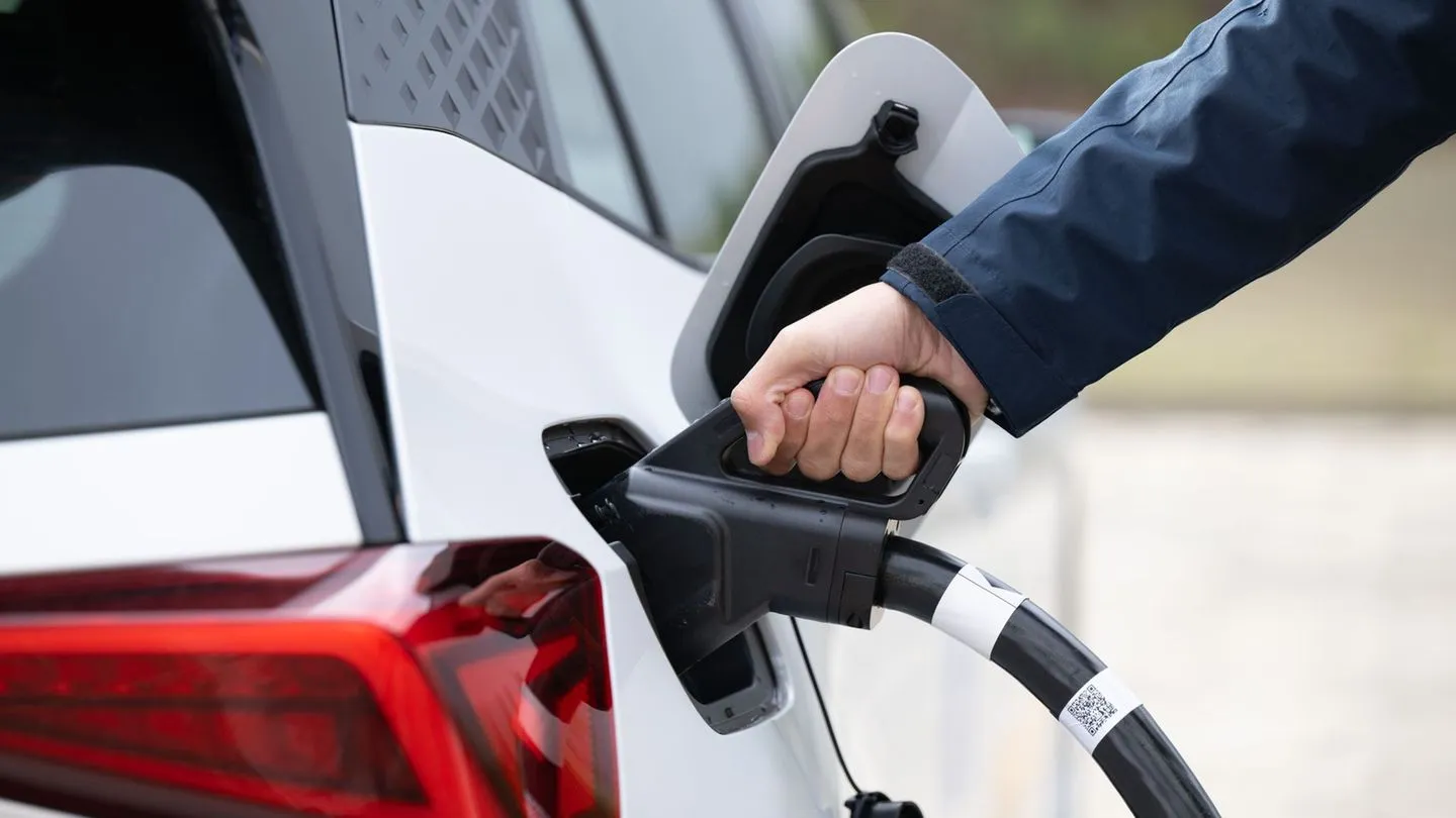 Mobilität: Schneider verspricht, dass die E-Auto-Förderung auch 2027 reicht