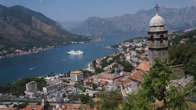 Russische Bürger müssen für ein Visum nach Montenegro künftig €35 zahlen