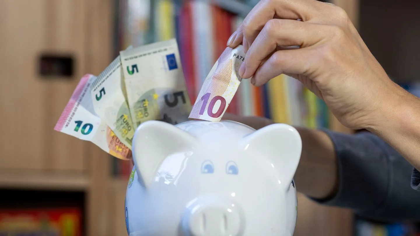 Umfrage: Eltern wollen ihren Kindern bessere Chancen ermöglichen – finanzielle Last bleibt